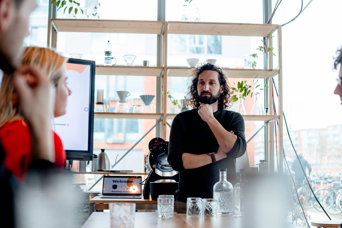 Trainer tijdens Roast Training Foundation